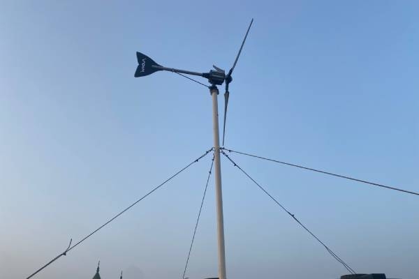 INSTALLATION SYSTEM HYBRID (Solaire et Eolienne) a Kalaban Coura Bamako Mali. 