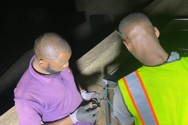 INSTALLATION DU FORAGE EAU POTABLE, PRODUCTION D ENERGIE 100% Off-Grid